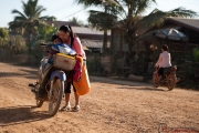 juliedelzescaux-com_kenthao-laos_01